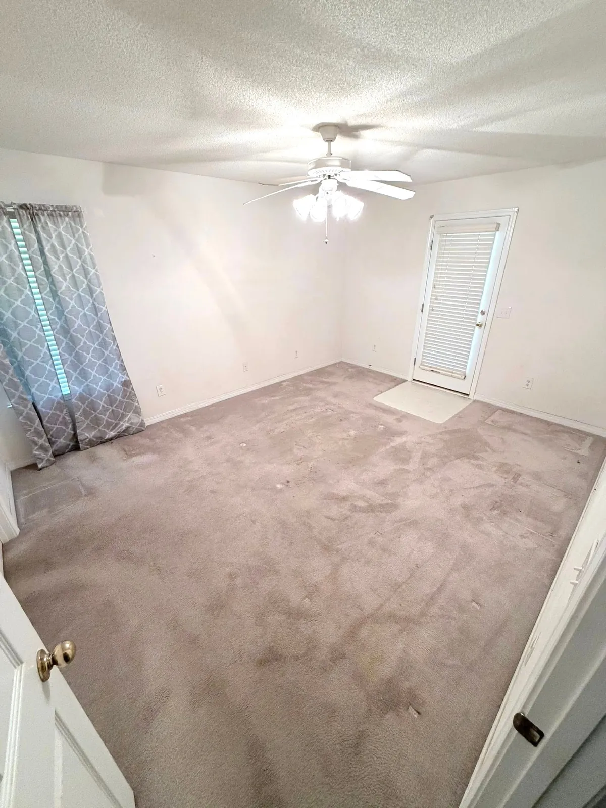 Bedroom after furniture removal